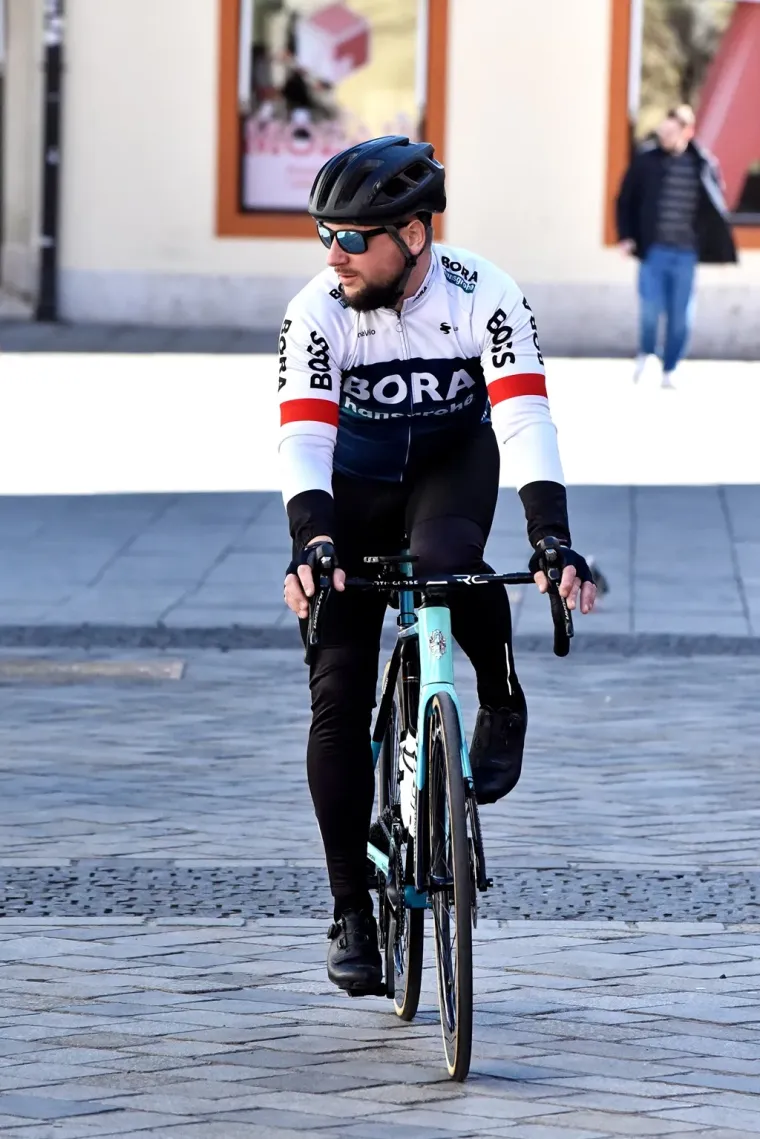 Te&scaron;ko ju je bilo ne primijetiti: Brineta u uskim crnim tajicama ukrala sve poglede