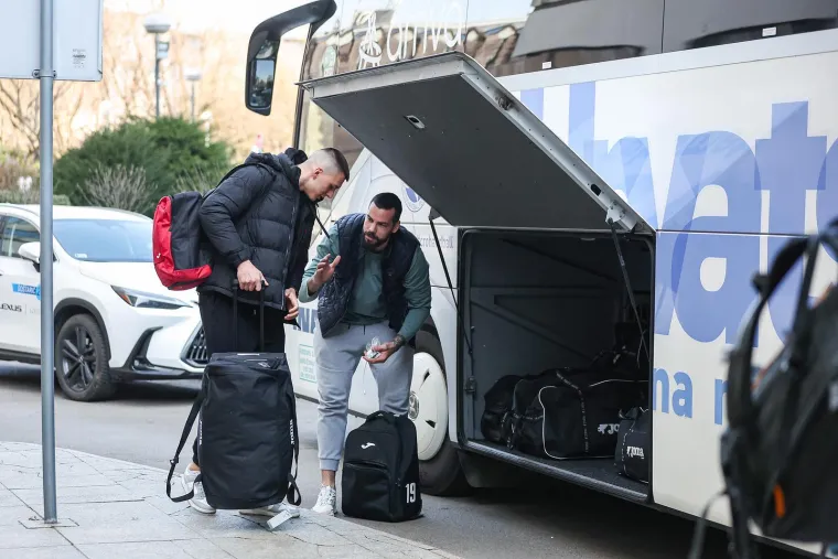 Brončani heroji na okupu: Tko je sve viđen ispred poznatog hotela u Zagrebu?