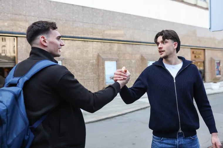 Brončani heroji na okupu: Tko je sve viđen ispred poznatog hotela u Zagrebu?