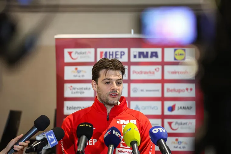 Brončani heroji na okupu: Tko je sve viđen ispred poznatog hotela u Zagrebu?