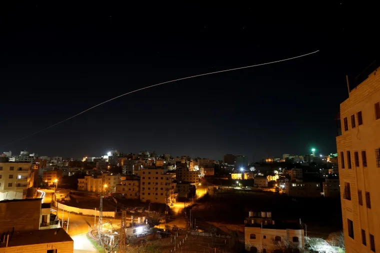 Eksplozije i vatra kod američkog veleposlanstva: Pogledajte &scaron;to je sve letjelo nebom