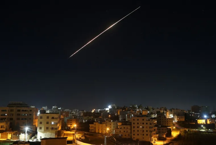 Eksplozije i vatra kod američkog veleposlanstva: Pogledajte &scaron;to je sve letjelo nebom