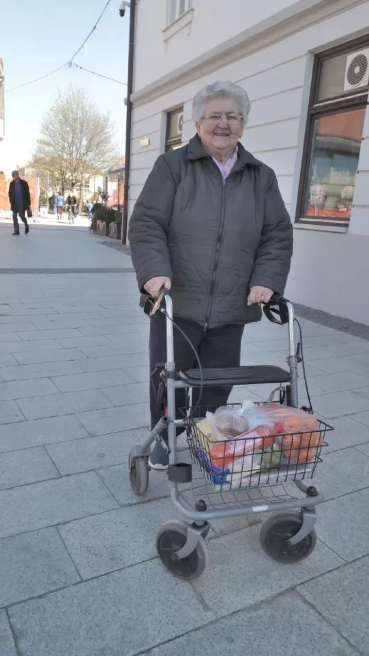 Pokorila &scaron;picu u Čakovcu: U uskoj crnoj haljini pro&scaron;etala gradom i privukla ba&scaron; sve poglede