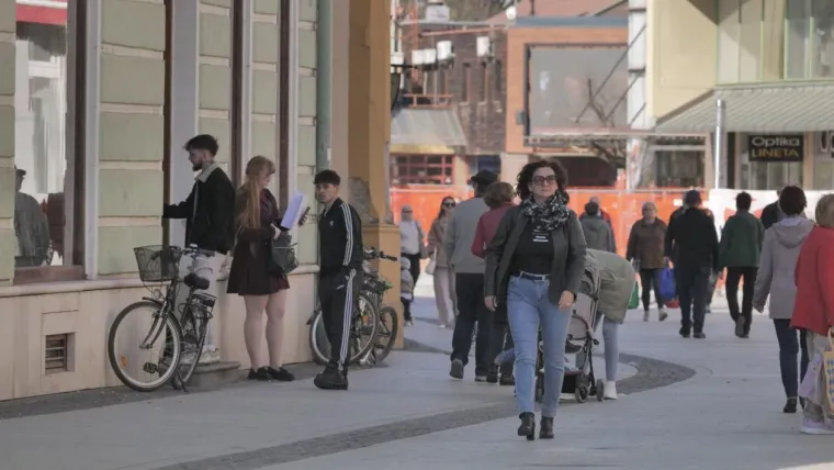 Pokorila &scaron;picu u Čakovcu: U uskoj crnoj haljini pro&scaron;etala gradom i privukla ba&scaron; sve poglede