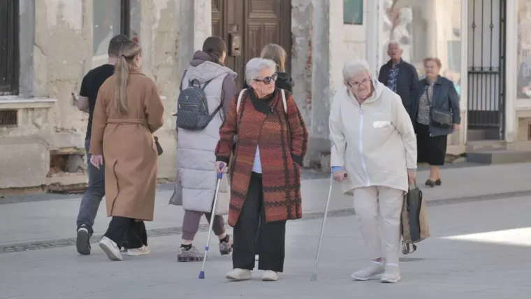 Pokorila &scaron;picu u Čakovcu: U uskoj crnoj haljini pro&scaron;etala gradom i privukla ba&scaron; sve poglede