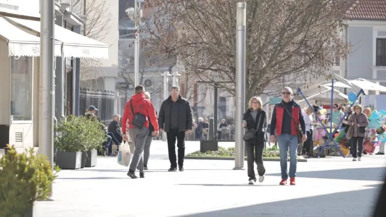 Pokorila &scaron;picu u Čakovcu: U uskoj crnoj haljini pro&scaron;etala gradom i privukla ba&scaron; sve poglede