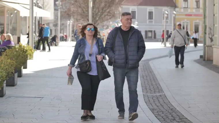 Pokorila &scaron;picu u Čakovcu: U uskoj crnoj haljini pro&scaron;etala gradom i privukla ba&scaron; sve poglede