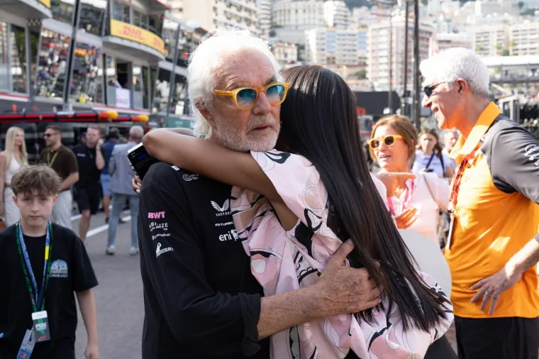 Kontroverzni F1 playboy stvara prvake, a van staze najljep&scaron;e žene svijeta padaju mu pod noge