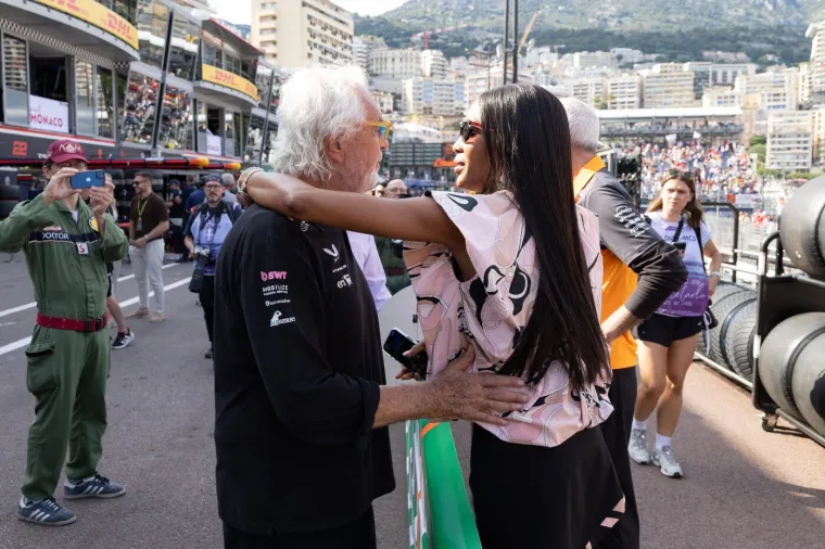 Kontroverzni F1 playboy stvara prvake, a van staze najljep&scaron;e žene svijeta padaju mu pod noge