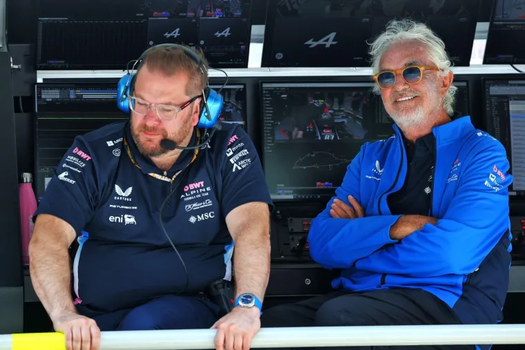 Kontroverzni F1 playboy stvara prvake, a van staze najljep&scaron;e žene svijeta padaju mu pod noge