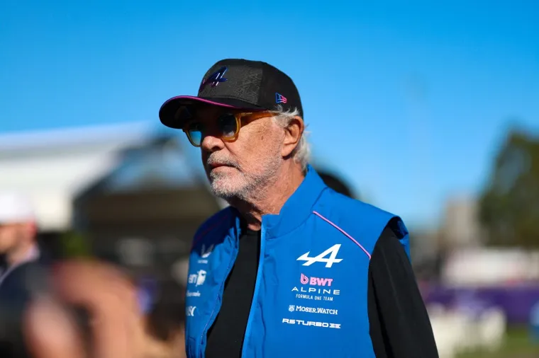 Kontroverzni F1 playboy stvara prvake, a van staze najljep&scaron;e žene svijeta padaju mu pod noge