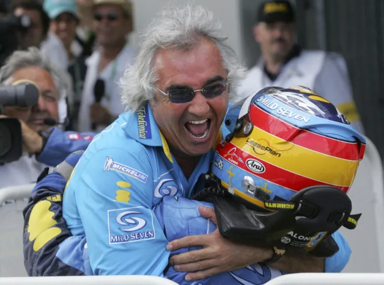 Kontroverzni F1 playboy stvara prvake, a van staze najljep&scaron;e žene svijeta padaju mu pod noge