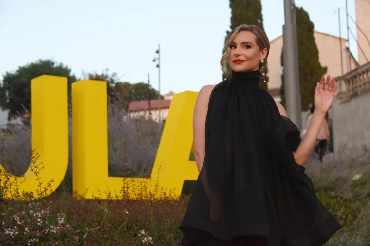 Zadranka koja ne prestaje plijeniti ljepotom i talentom: Prisjetite se svih izdanja Tihane Lazović