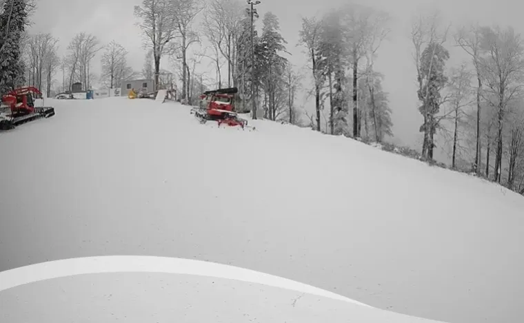 Mislili ste da je zimi kraj? Snijeg prekrio dijelove Hrvatske, a vjetar zatvorio autoceste