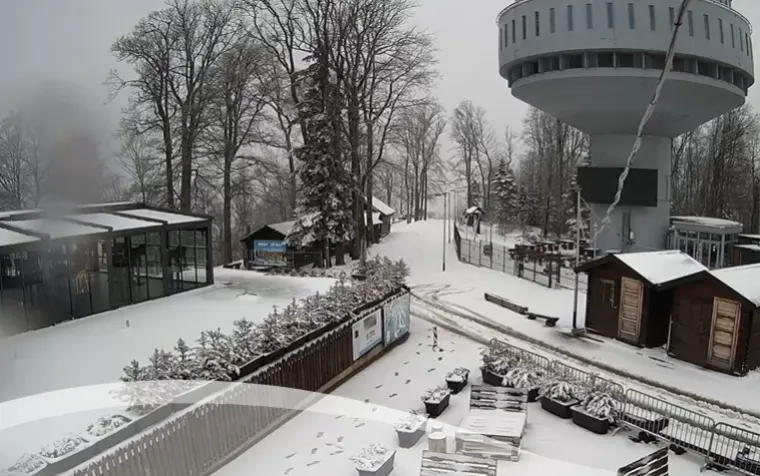 Mislili ste da je zimi kraj? Snijeg prekrio dijelove Hrvatske, a vjetar zatvorio autoceste