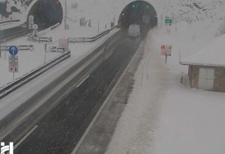 Mislili ste da je zimi kraj? Snijeg prekrio dijelove Hrvatske, a vjetar zatvorio autoceste