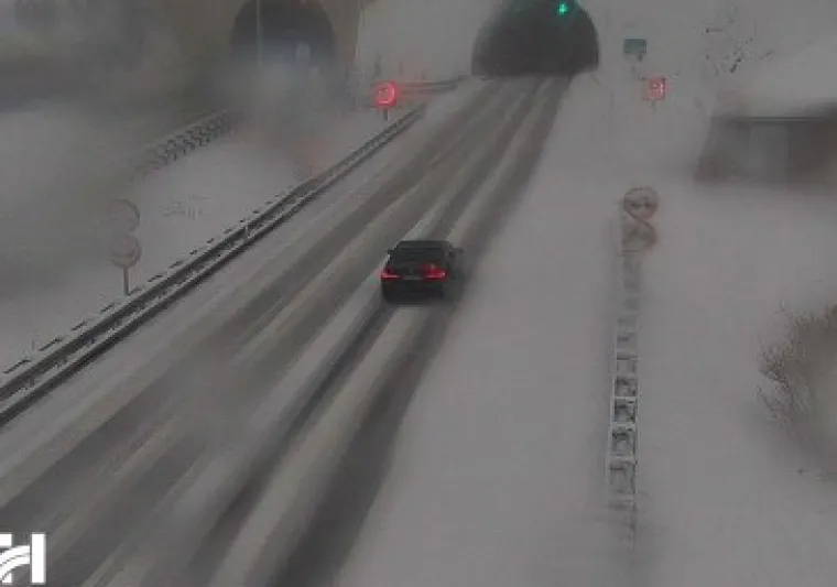 Mislili ste da je zimi kraj? Snijeg prekrio dijelove Hrvatske, a vjetar zatvorio autoceste