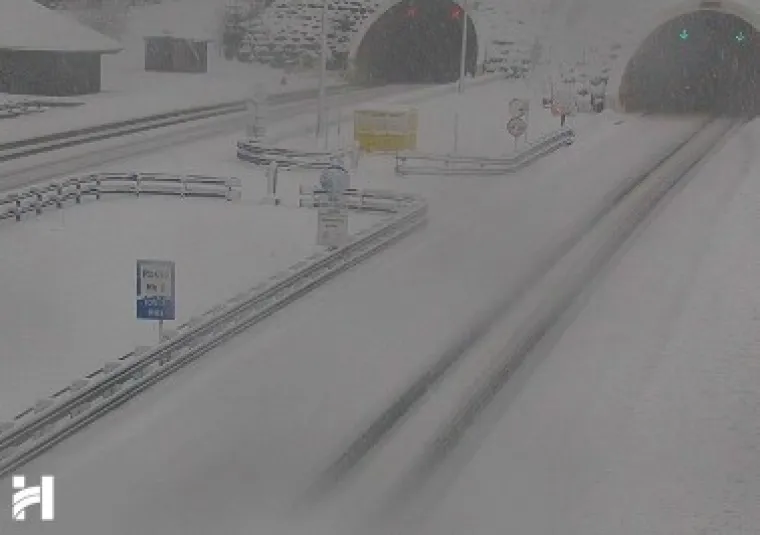 Mislili ste da je zimi kraj? Snijeg prekrio dijelove Hrvatske, a vjetar zatvorio autoceste