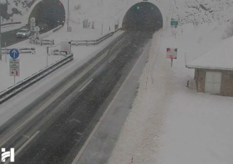 Mislili ste da je zimi kraj? Snijeg prekrio dijelove Hrvatske, a vjetar zatvorio autoceste