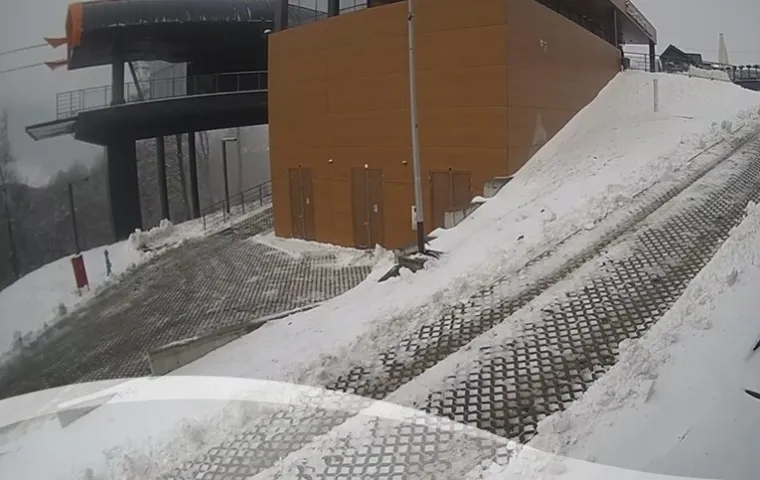 Mislili ste da je zimi kraj? Snijeg prekrio dijelove Hrvatske, a vjetar zatvorio autoceste