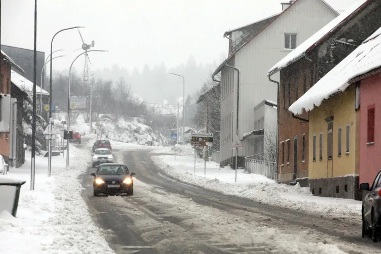 Mislili ste da je zimi kraj? Snijeg prekrio dijelove Hrvatske, a vjetar zatvorio autoceste