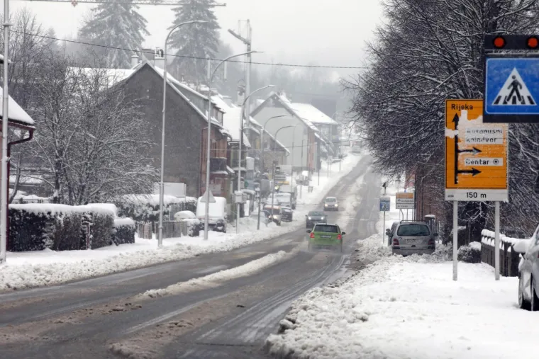 Mislili ste da je zimi kraj? Snijeg prekrio dijelove Hrvatske, a vjetar zatvorio autoceste