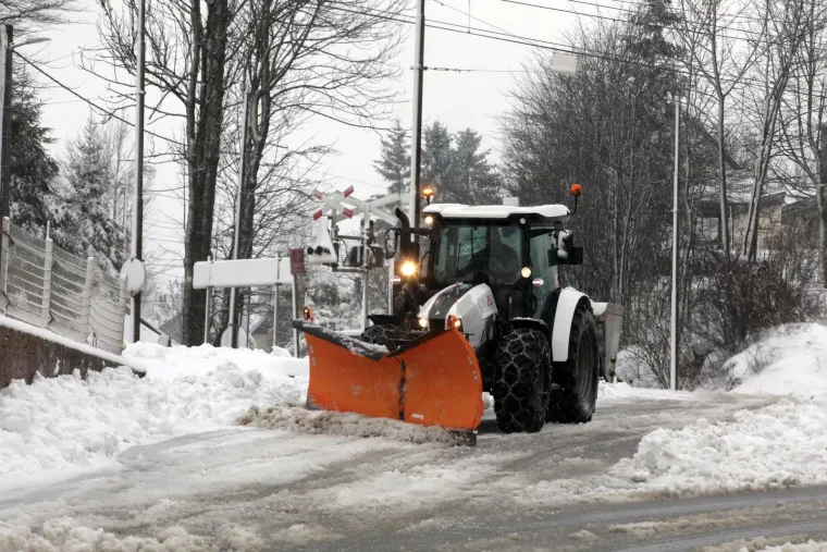 Mislili ste da je zimi kraj? Snijeg prekrio dijelove Hrvatske, a vjetar zatvorio autoceste