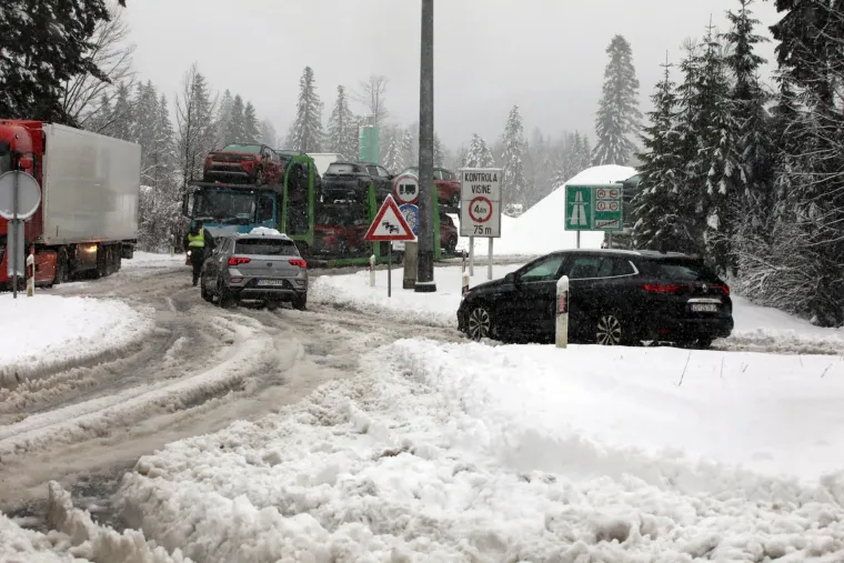 Mislili ste da je zimi kraj? Snijeg prekrio dijelove Hrvatske, a vjetar zatvorio autoceste