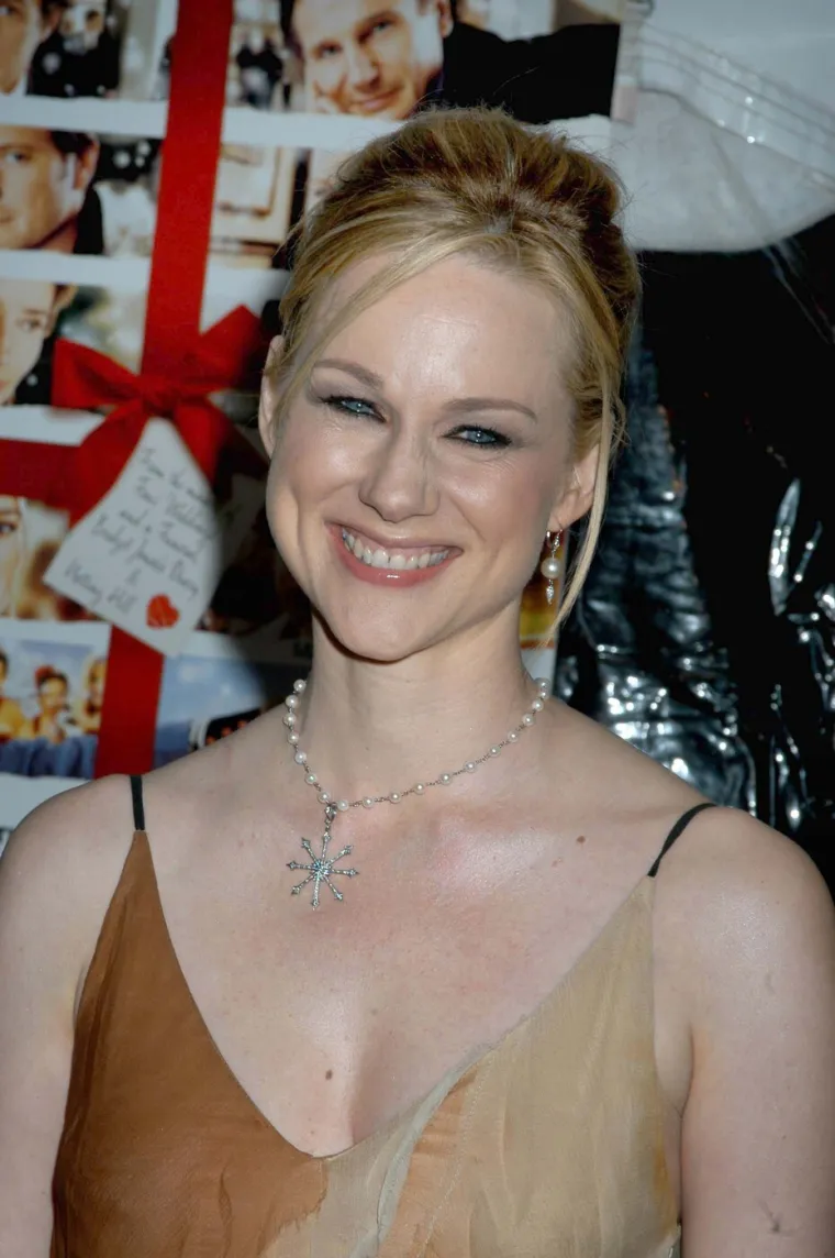 Skrivala trudnoću, rodila s 49., obožavali smo je u 'Zapravo ljubav': Sjećate se Laure Linney?