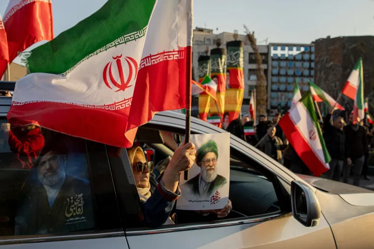 Zapad poziva Irance da ru&scaron;e režim, a pogledajte &scaron;to oni misle o američkim 'osloboditeljima'