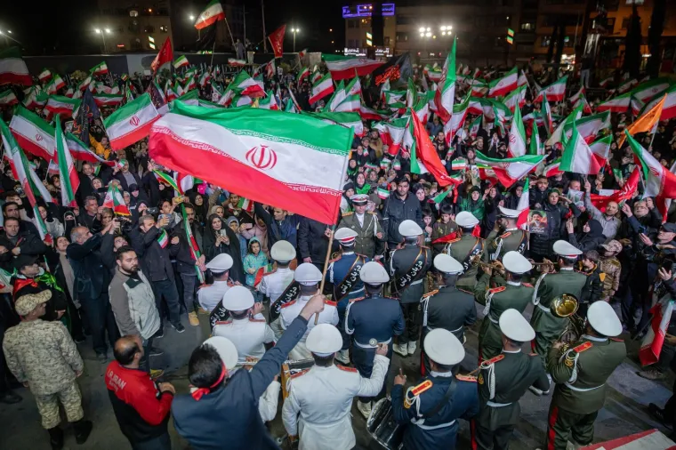 Zapad poziva Irance da ru&scaron;e režim, a pogledajte &scaron;to oni misle o američkim 'osloboditeljima'