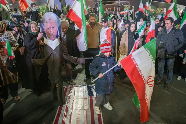 Zapad poziva Irance da ru&scaron;e režim, a pogledajte &scaron;to oni misle o američkim 'osloboditeljima'