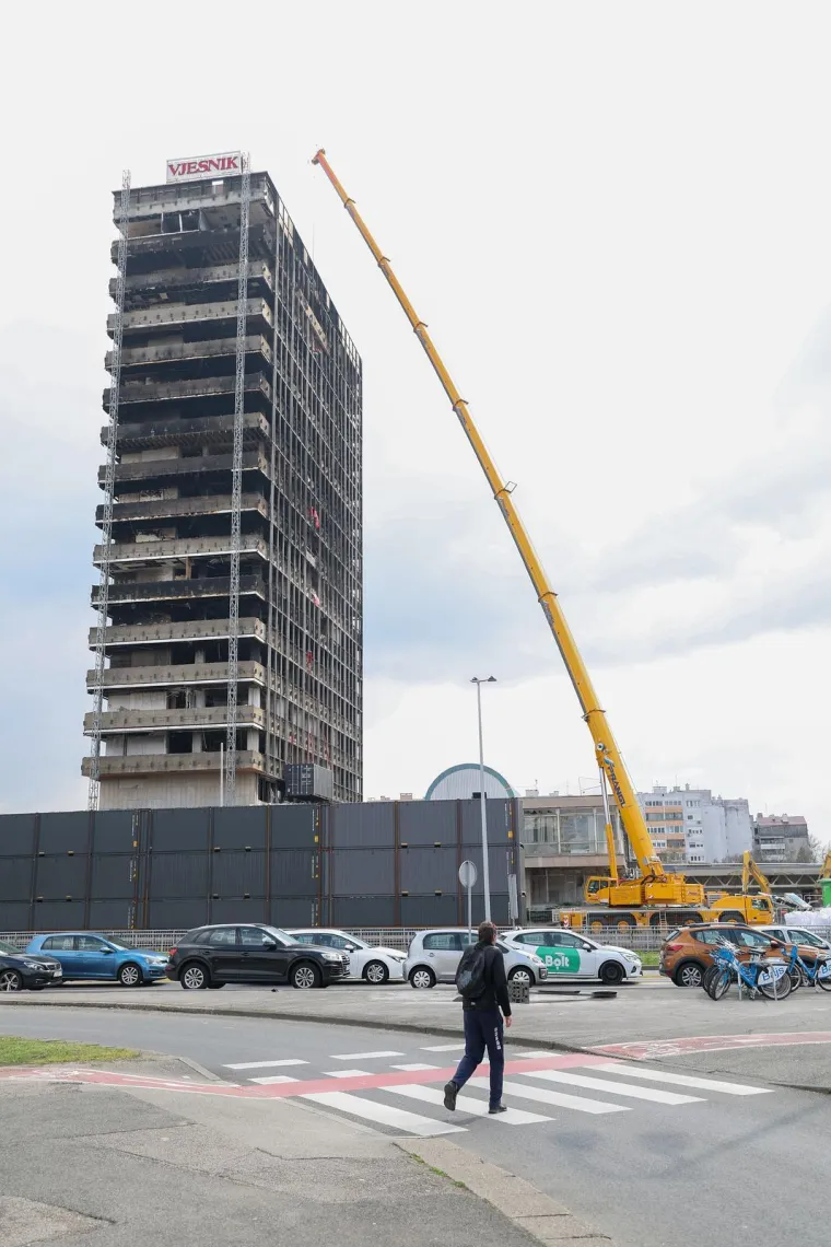 Grdosija se pojavila pred Vjesnikom: Ima poseban zadatak na vrhu nebodera