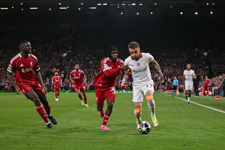 Ozljeda zvijezde Galatasarayja: Iznesen na nosilima i davali mu kisik