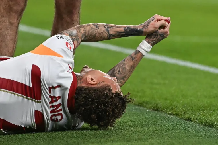 Ozljeda zvijezde Galatasarayja: Iznesen na nosilima i davali mu kisik