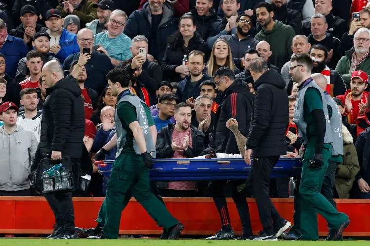 Ozljeda zvijezde Galatasarayja: Iznesen na nosilima i davali mu kisik