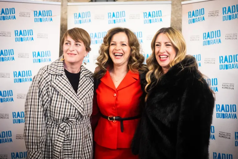 Premijera okupila poznate: Filip Juričić stigao sa sinom, evo tko se sve pojavio