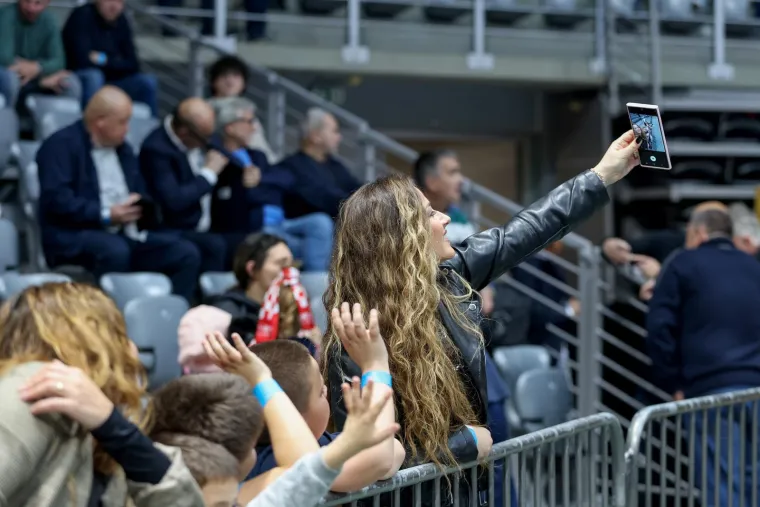 Ljepota, glamur i legende: Evo tko je sve bio na utakmici Hrvatske i &Scaron;vicarske u Zadru