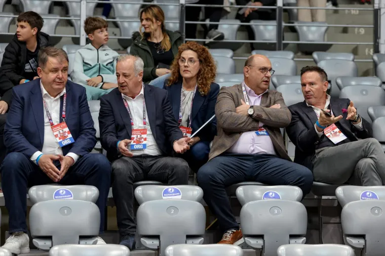 Ljepota, glamur i legende: Evo tko je sve bio na utakmici Hrvatske i &Scaron;vicarske u Zadru