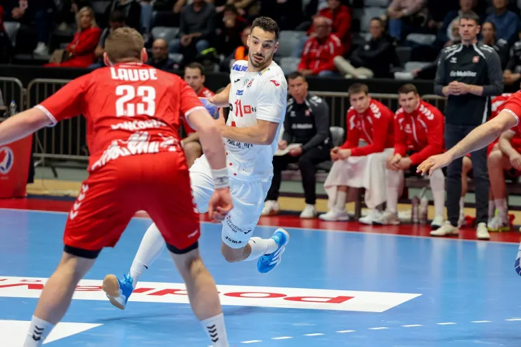 Ljepota, glamur i legende: Evo tko je sve bio na utakmici Hrvatske i &Scaron;vicarske u Zadru