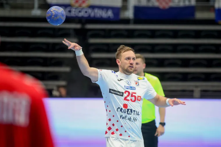 Ljepota, glamur i legende: Evo tko je sve bio na utakmici Hrvatske i &Scaron;vicarske u Zadru