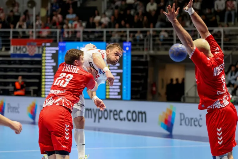 Ljepota, glamur i legende: Evo tko je sve bio na utakmici Hrvatske i &Scaron;vicarske u Zadru