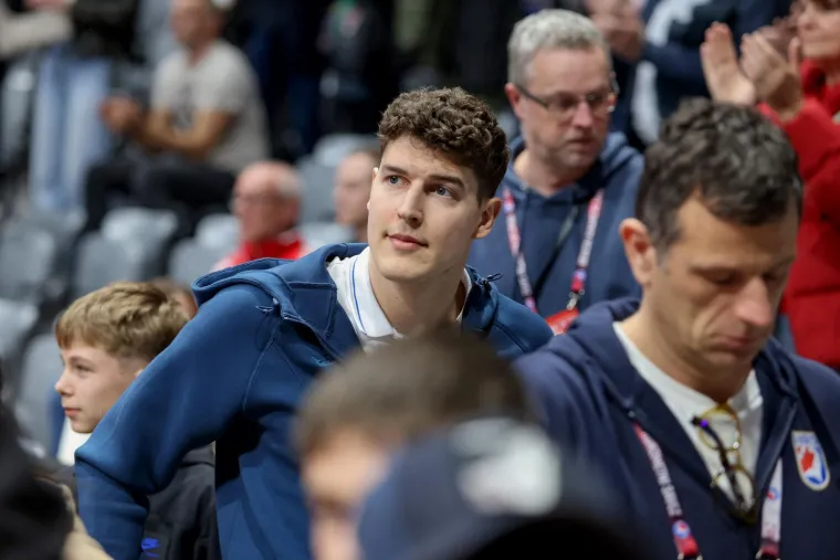 Ljepota, glamur i legende: Evo tko je sve bio na utakmici Hrvatske i &Scaron;vicarske u Zadru