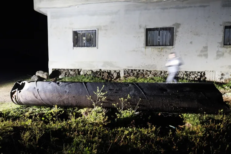 Raketa gre&scaron;kom pala na selo, ljudi su u &scaron;oku: 'Ovo jo&scaron; nismo vidjeli'