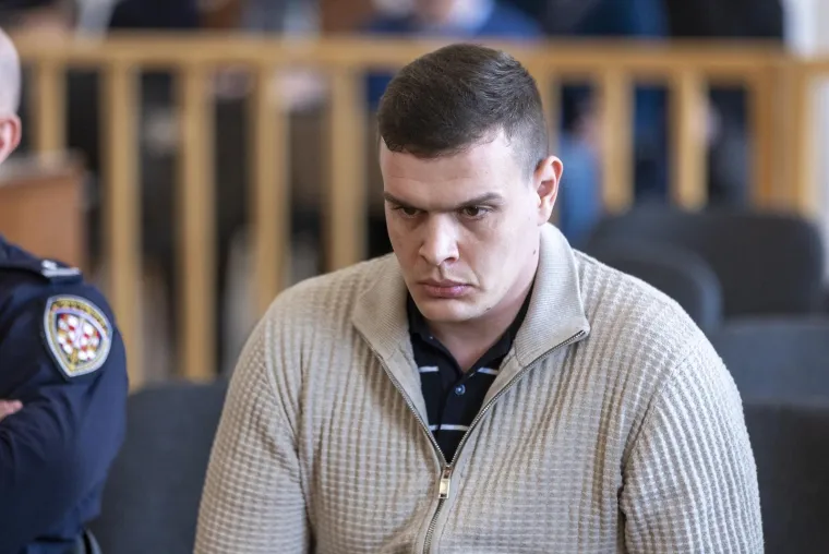 Biv&scaron;i policajac koji je ubio Mihaelu u lancima stigao na sud: 'Smatram se krivim, ali...'