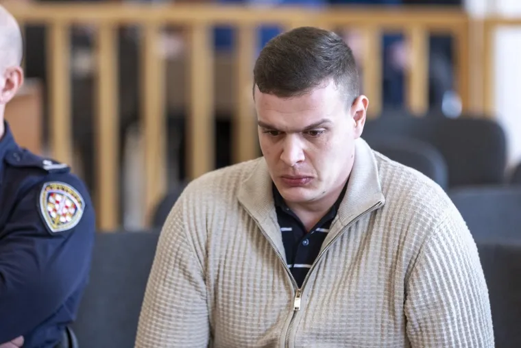 Biv&scaron;i policajac koji je ubio Mihaelu u lancima stigao na sud: 'Smatram se krivim, ali...'