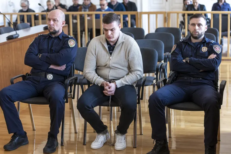 Biv&scaron;i policajac koji je ubio Mihaelu u lancima stigao na sud: 'Smatram se krivim, ali...'