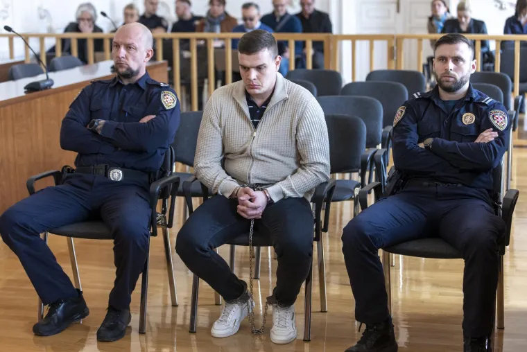 Biv&scaron;i policajac koji je ubio Mihaelu u lancima stigao na sud: 'Smatram se krivim, ali...'