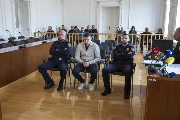 Biv&scaron;i policajac koji je ubio Mihaelu u lancima stigao na sud: 'Smatram se krivim, ali...'