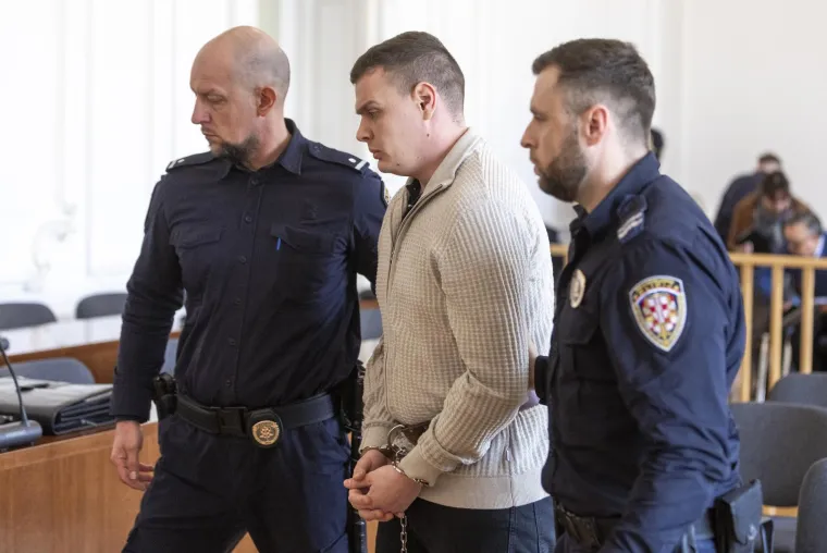 Biv&scaron;i policajac koji je ubio Mihaelu u lancima stigao na sud: 'Smatram se krivim, ali...'